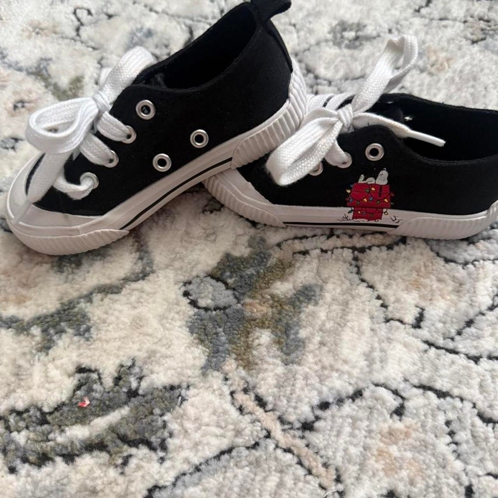 Black and white‎ Snoopy canvas sneakers  Toddler 7